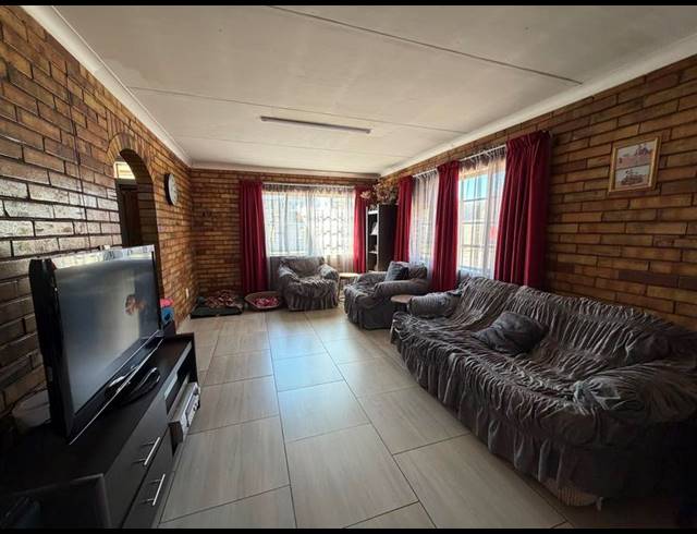 3 BEDROOM HOUSE FOR SALE IN RIVERSDALE
